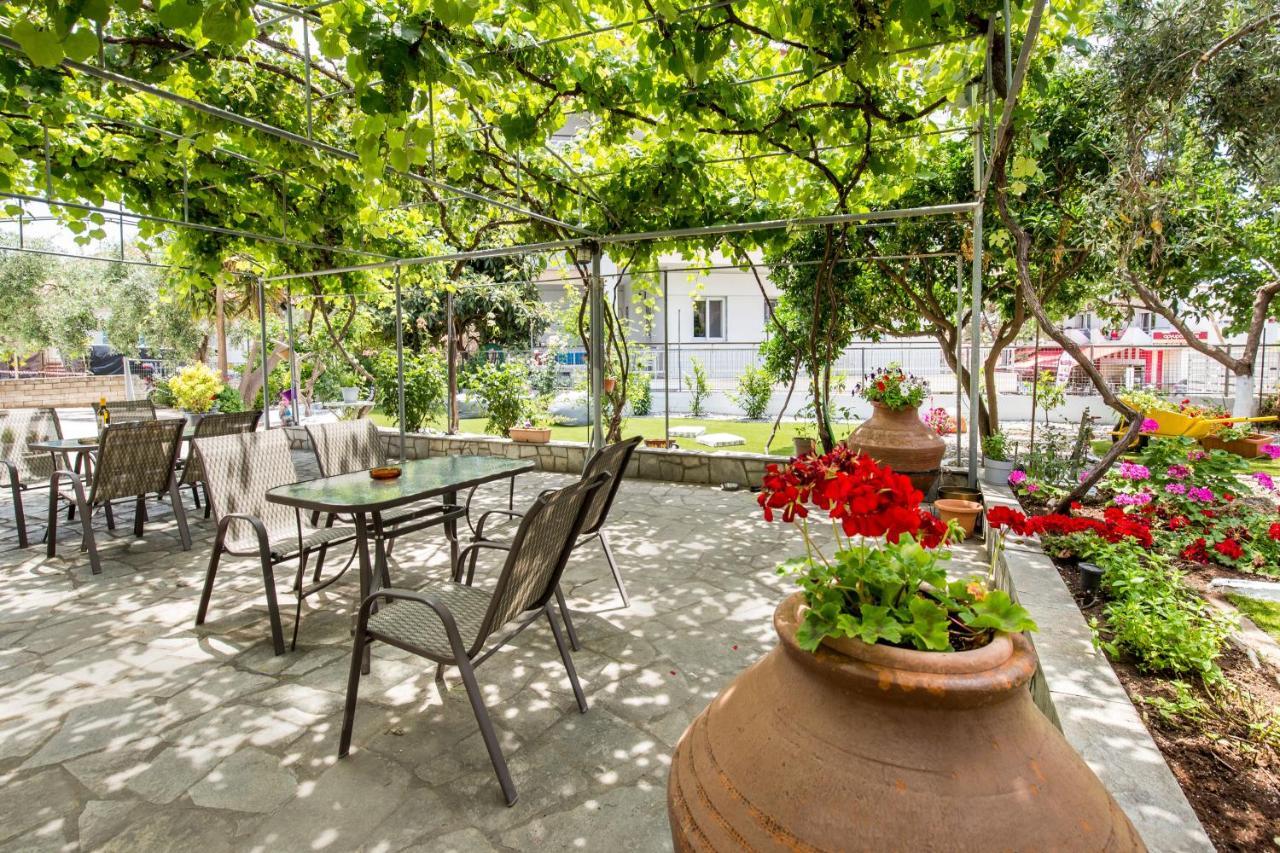 Ianos Apartments Potos Ngoại thất bức ảnh