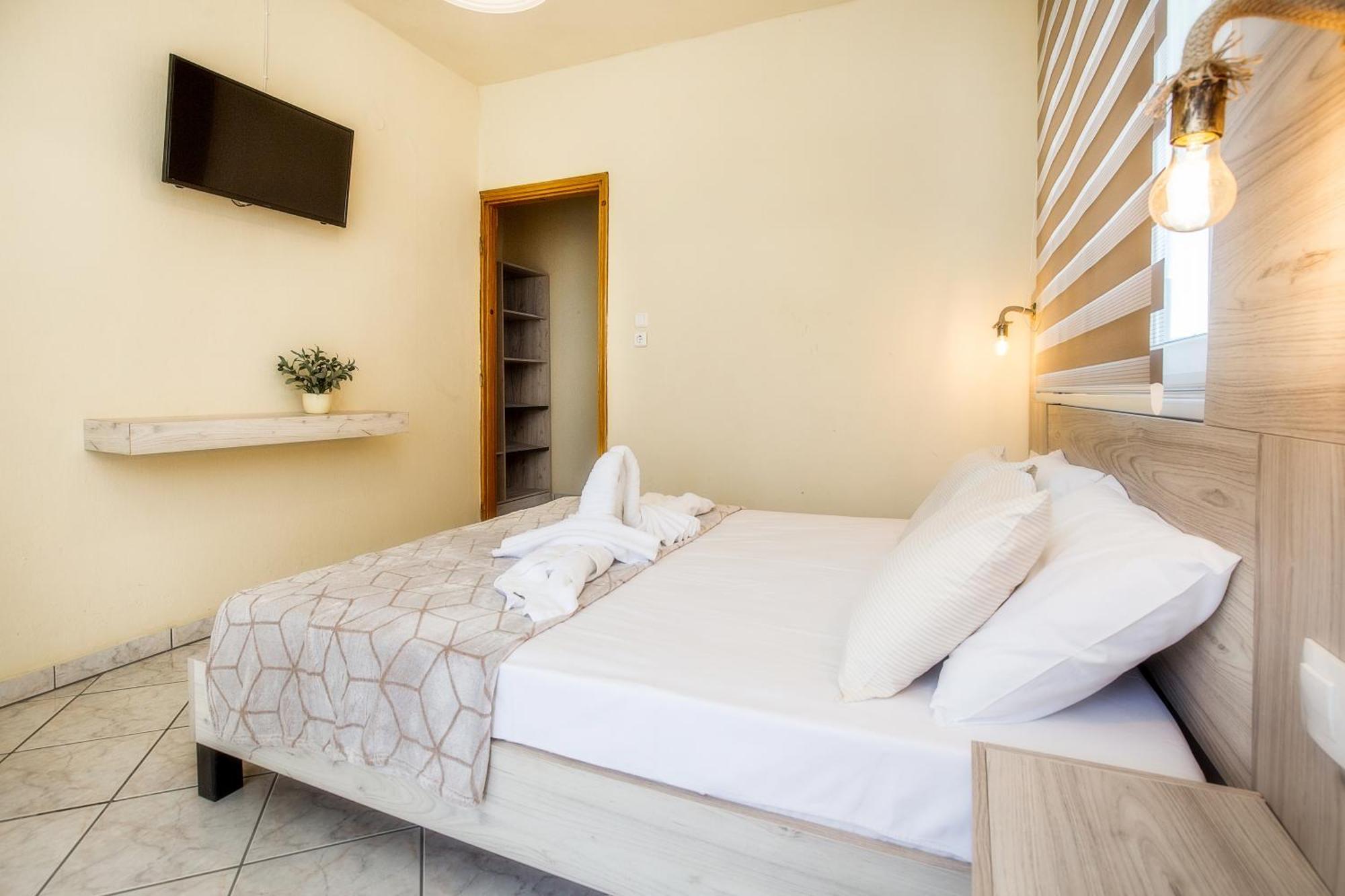 Ianos Apartments Potos Ngoại thất bức ảnh