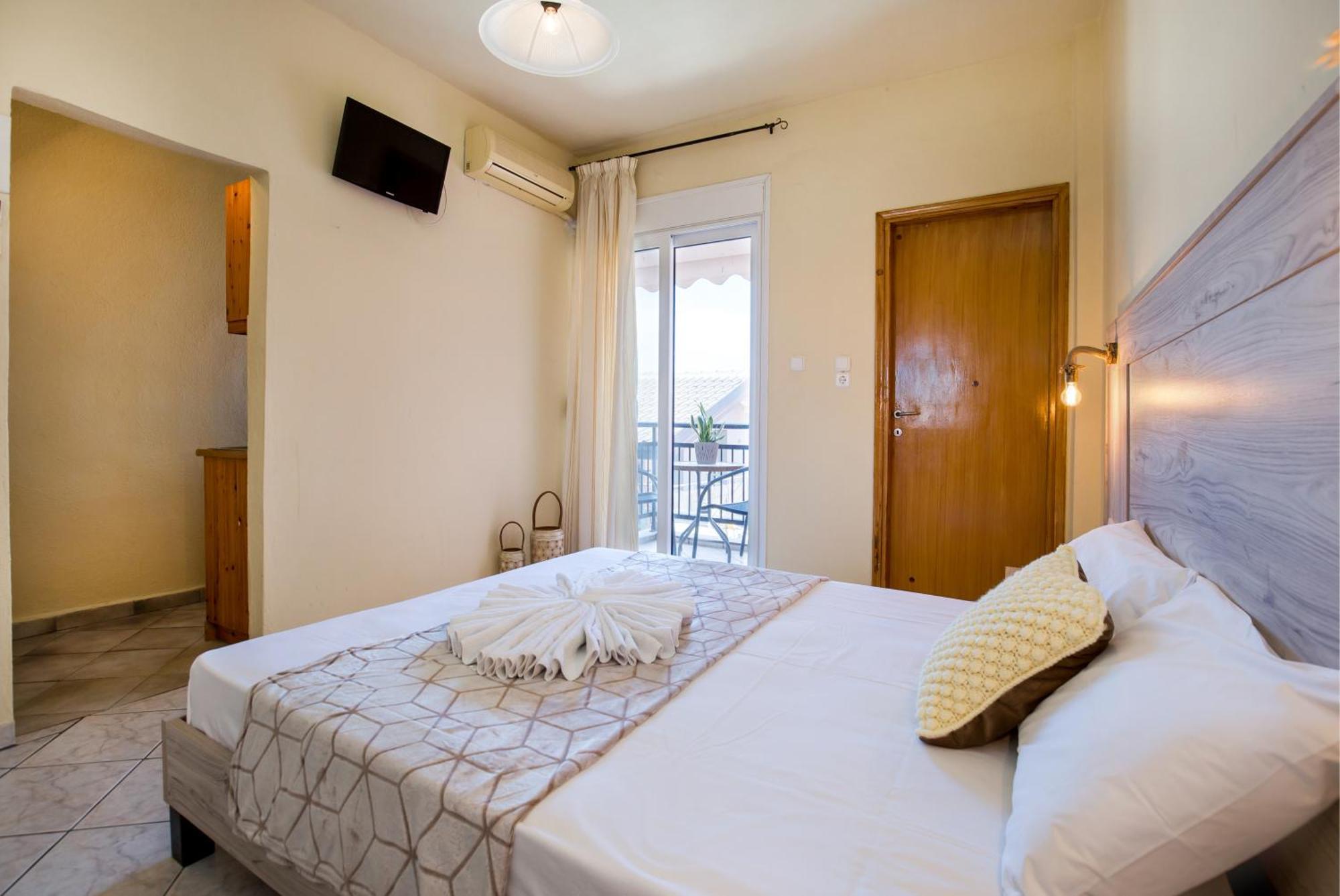 Ianos Apartments Potos Ngoại thất bức ảnh