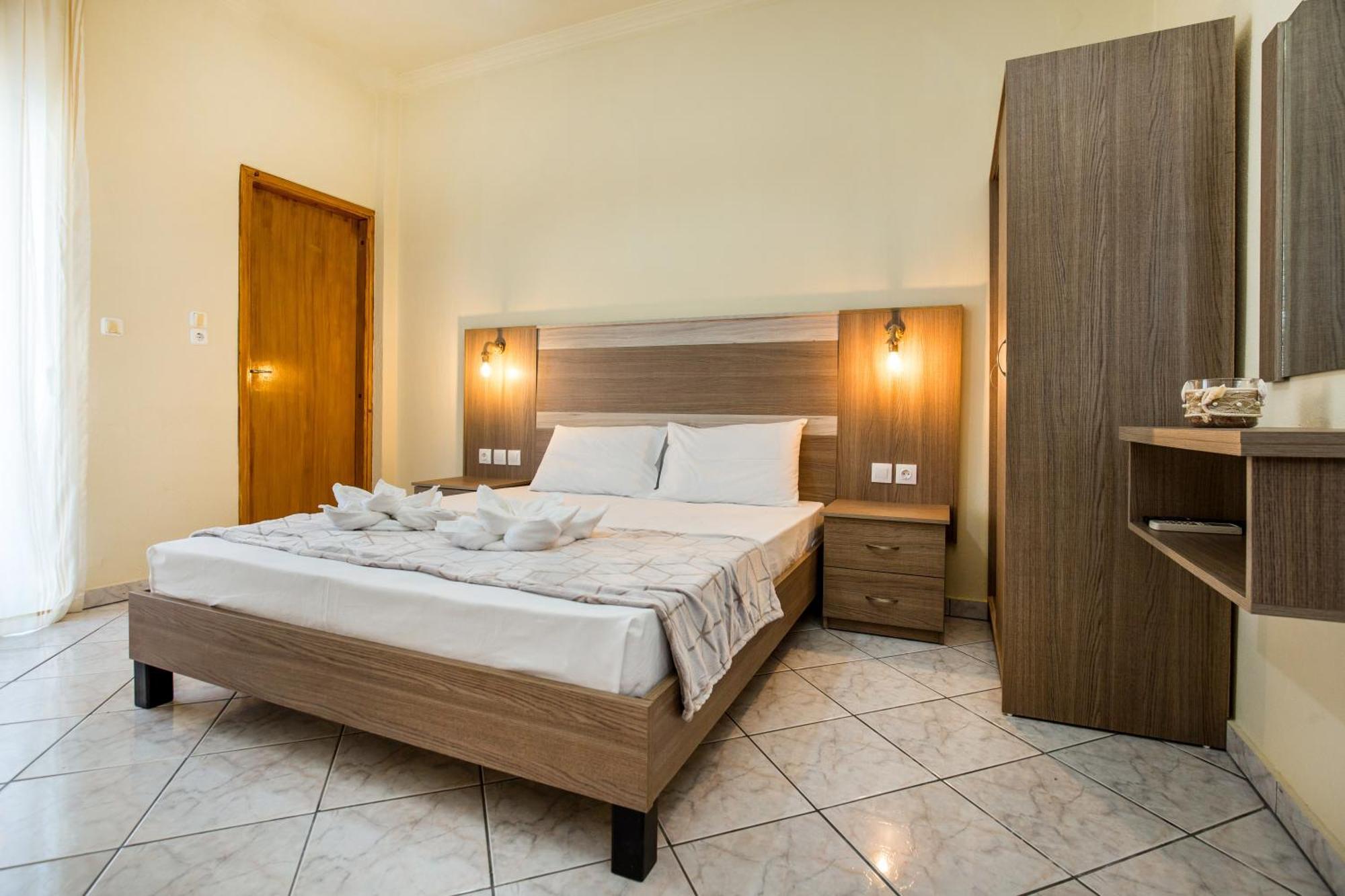 Ianos Apartments Potos Ngoại thất bức ảnh