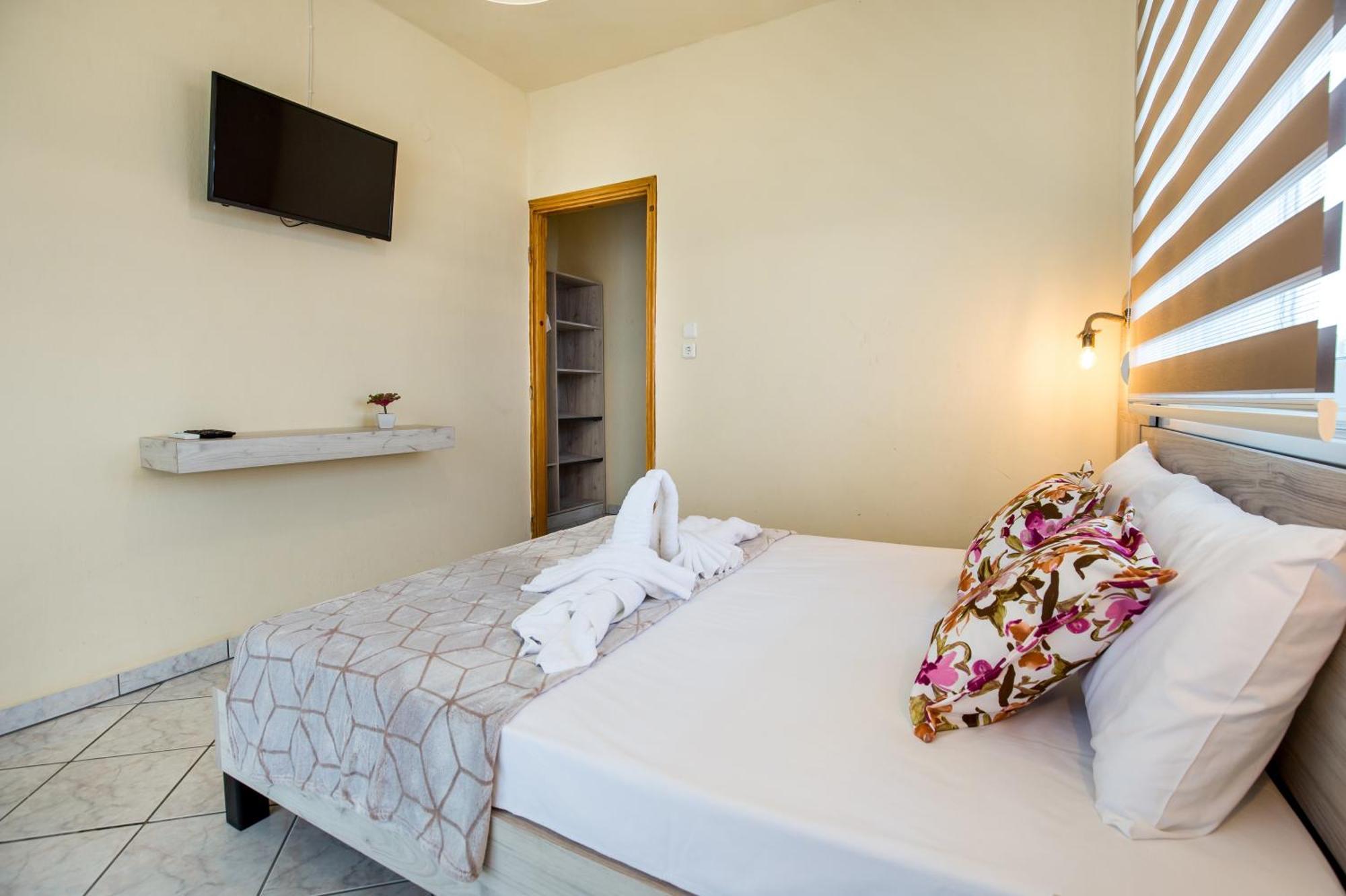 Ianos Apartments Potos Ngoại thất bức ảnh