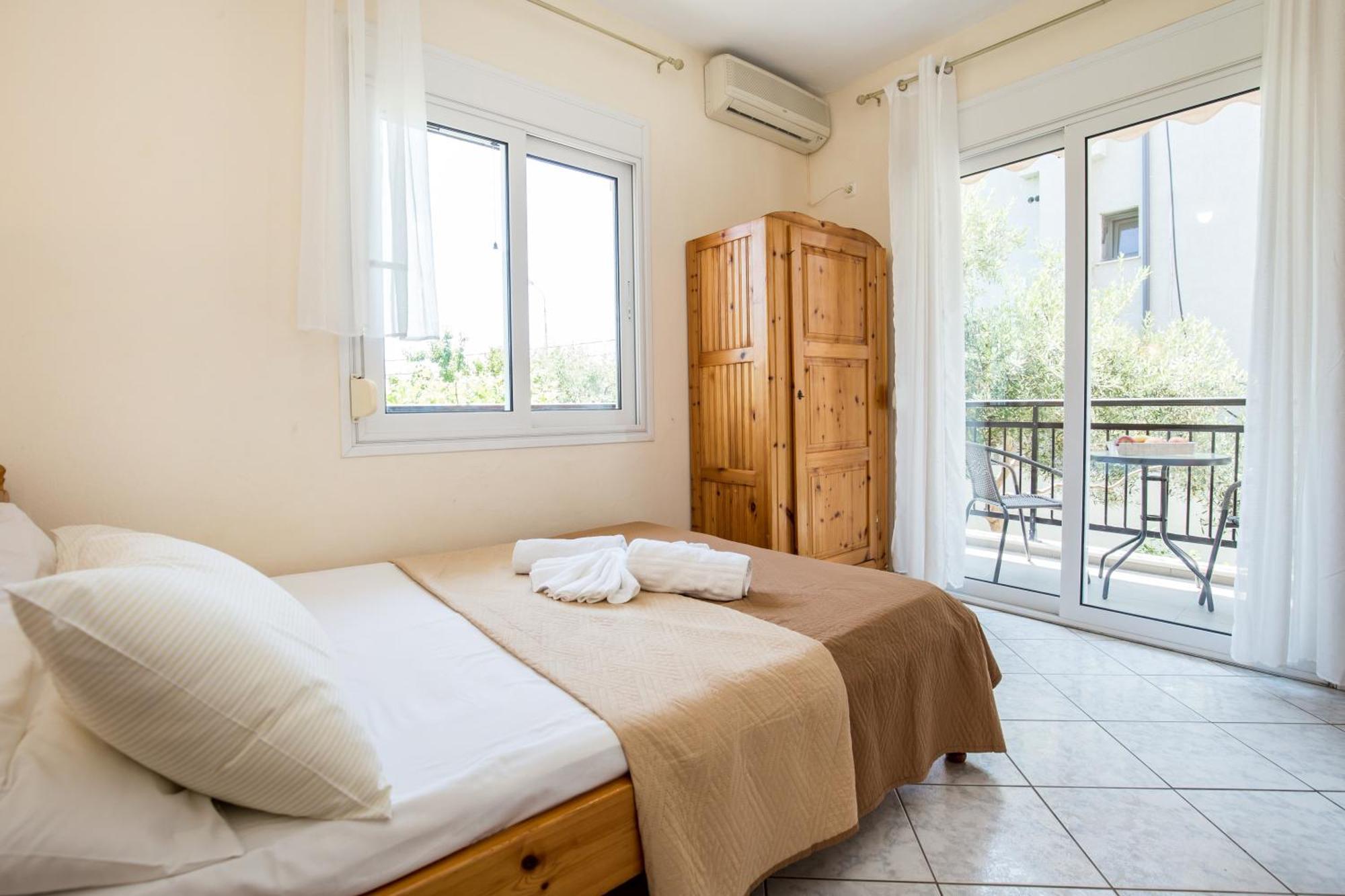 Ianos Apartments Potos Ngoại thất bức ảnh