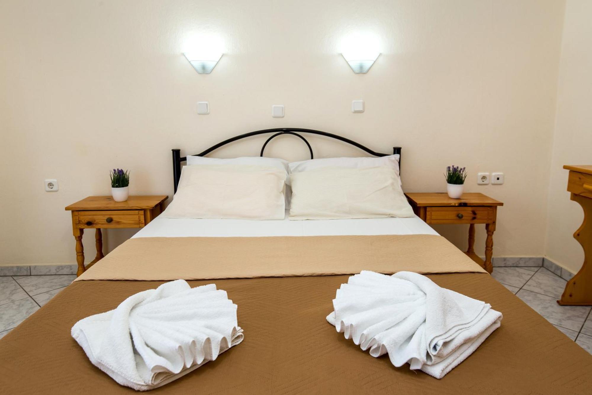 Ianos Apartments Potos Ngoại thất bức ảnh