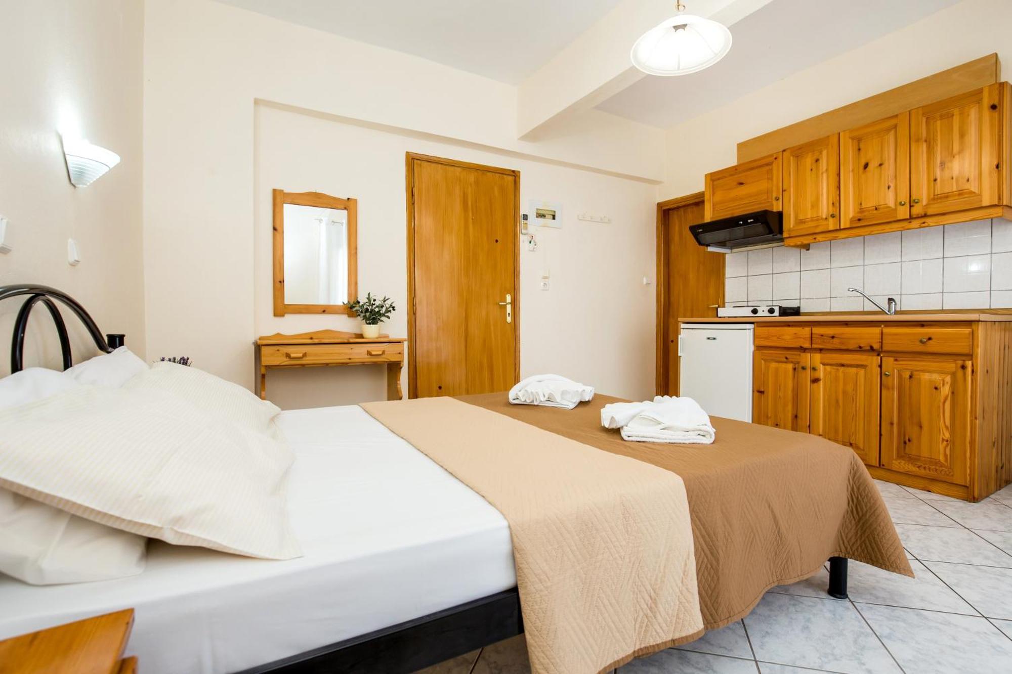 Ianos Apartments Potos Ngoại thất bức ảnh