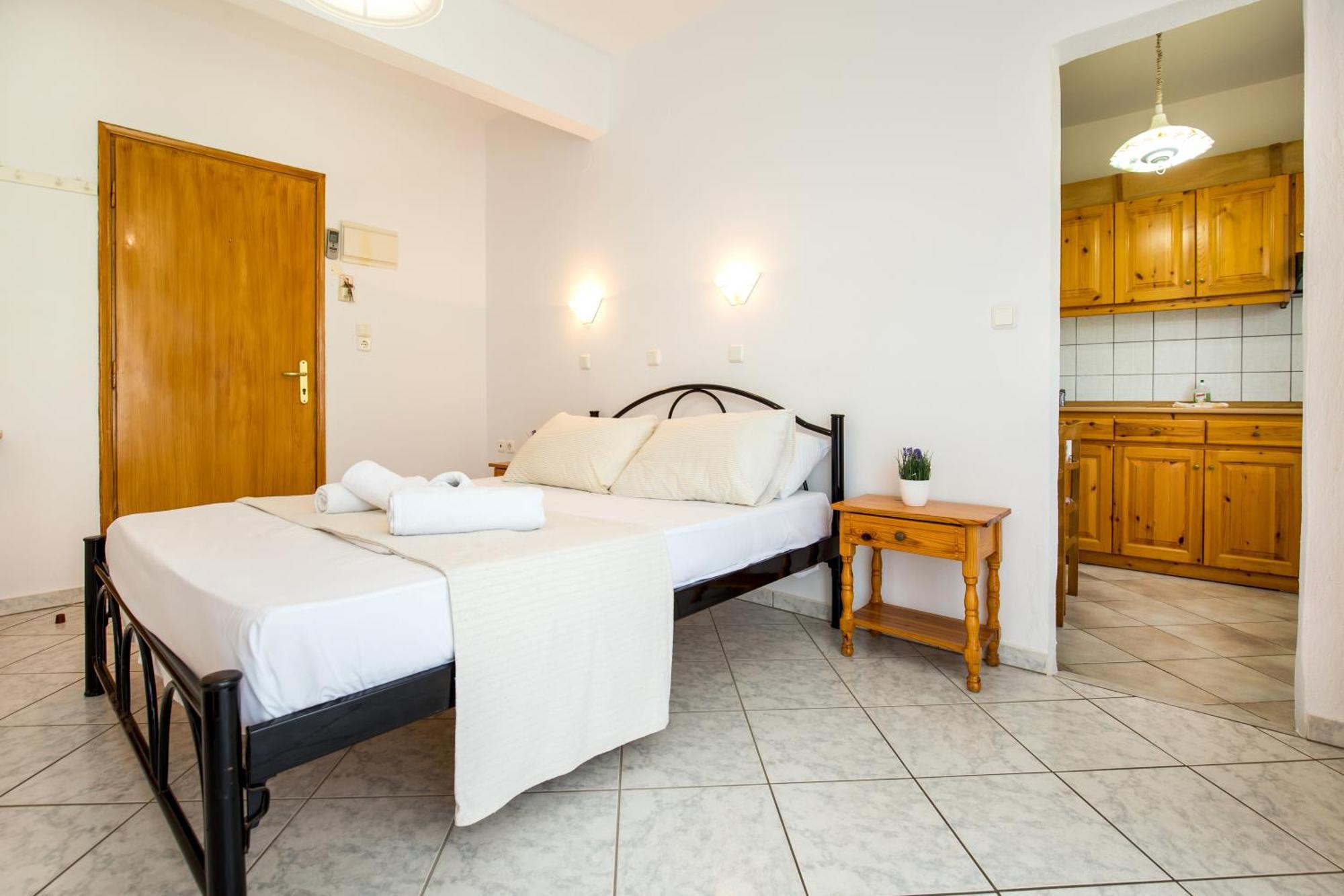 Ianos Apartments Potos Ngoại thất bức ảnh