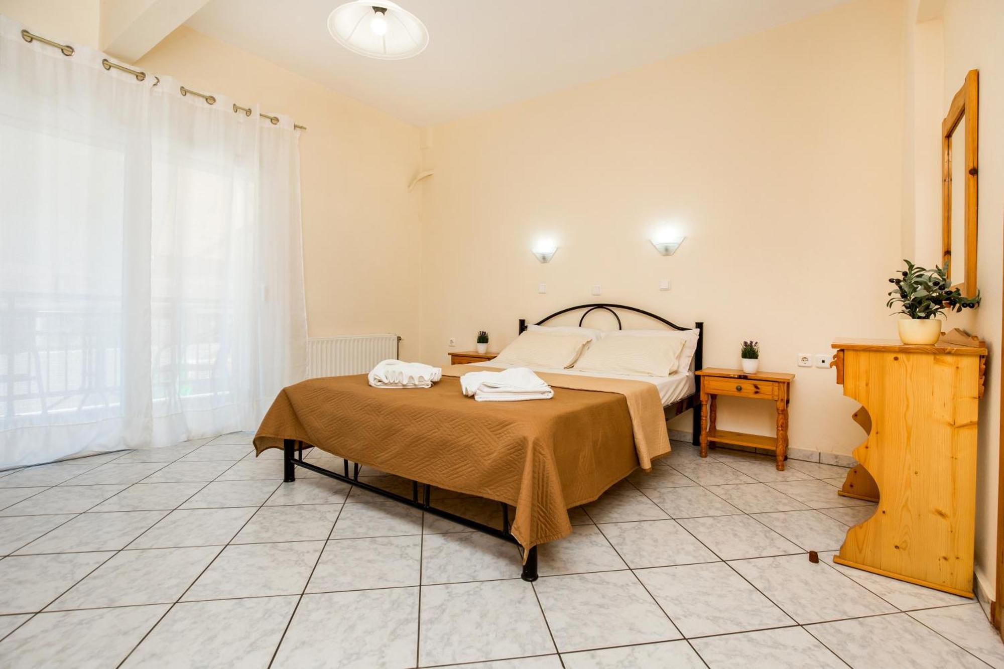 Ianos Apartments Potos Ngoại thất bức ảnh