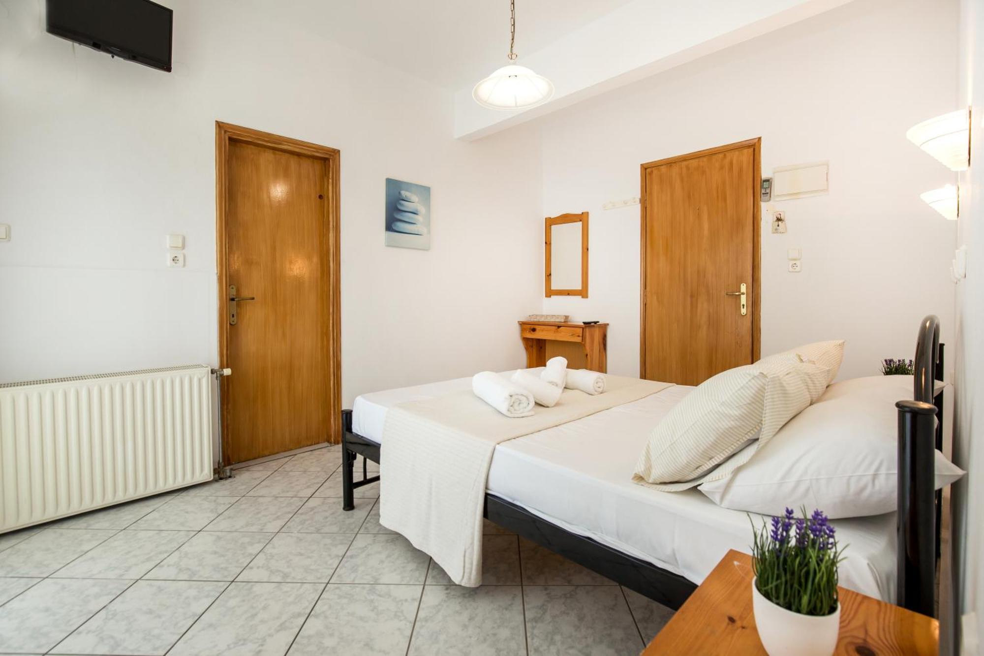 Ianos Apartments Potos Ngoại thất bức ảnh