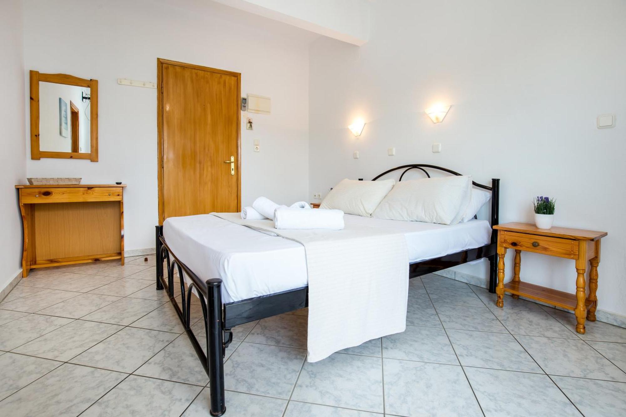 Ianos Apartments Potos Ngoại thất bức ảnh