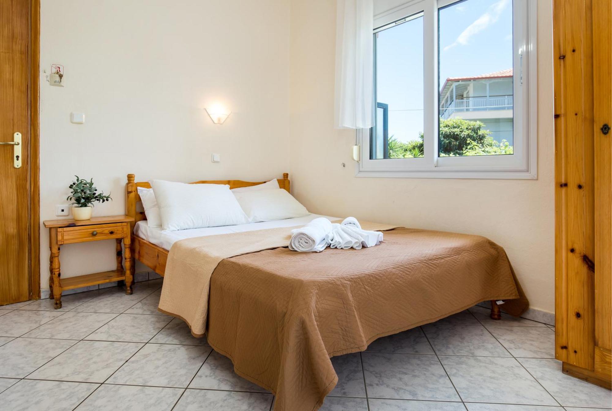 Ianos Apartments Potos Ngoại thất bức ảnh
