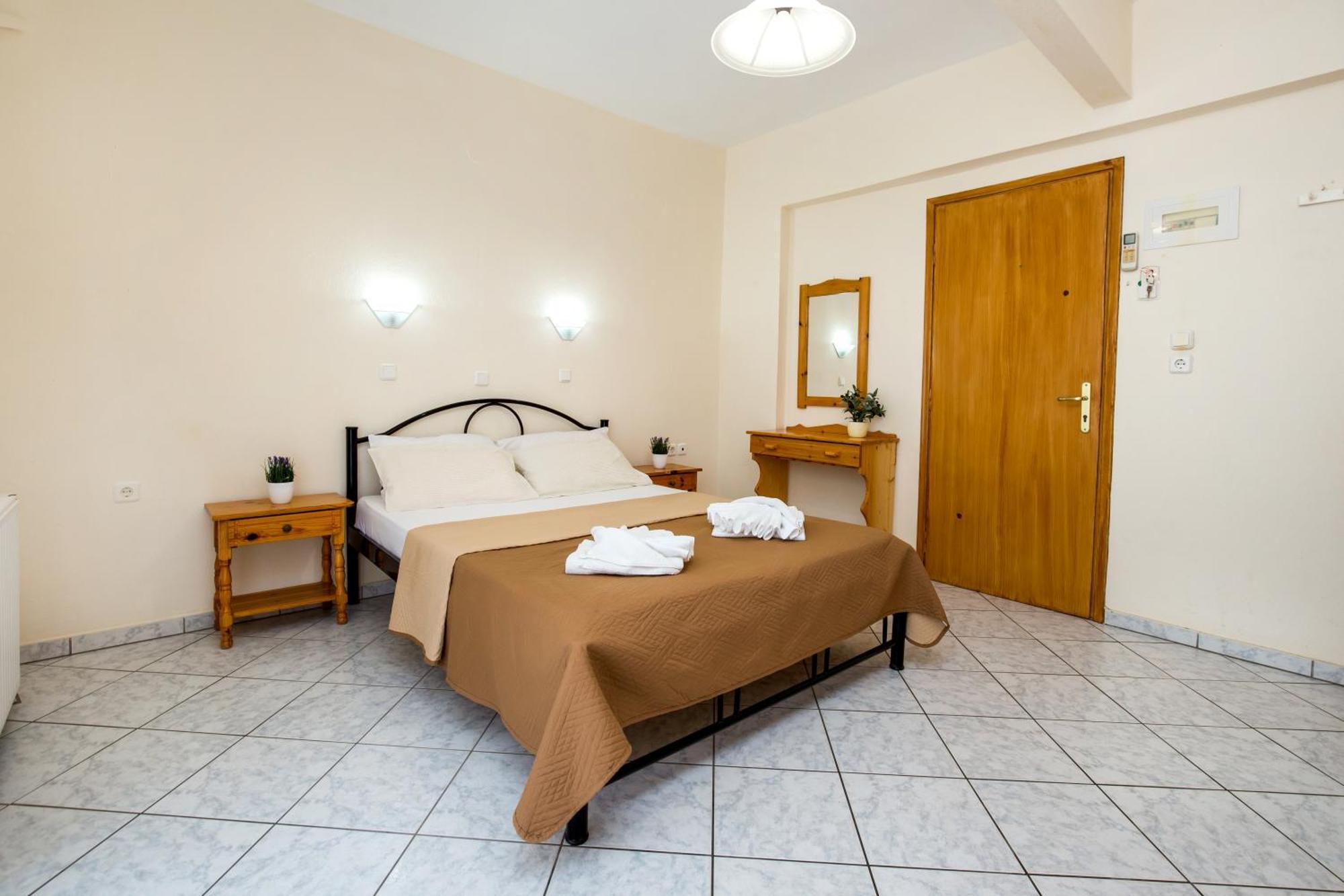 Ianos Apartments Potos Ngoại thất bức ảnh