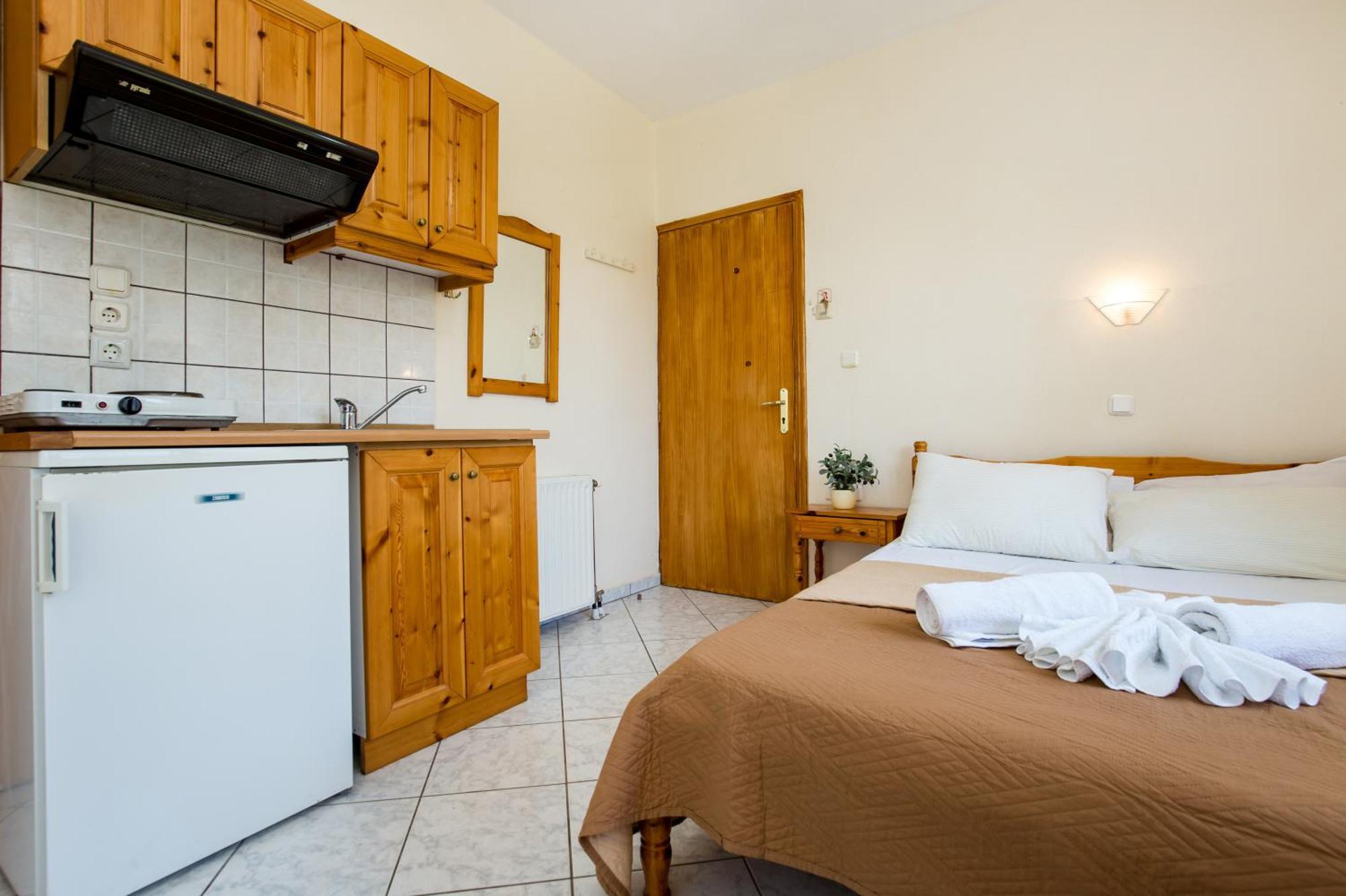 Ianos Apartments Potos Ngoại thất bức ảnh