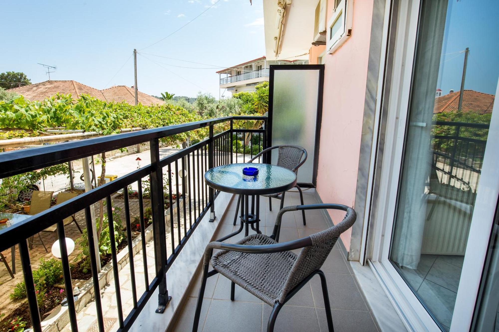Ianos Apartments Potos Ngoại thất bức ảnh